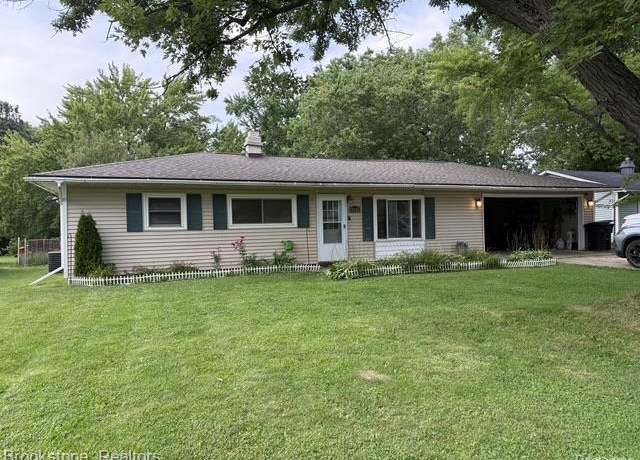 Property at 6344 Woodsdale Dr, Grand Blanc, MI 48439, 3 beds, 1 bath