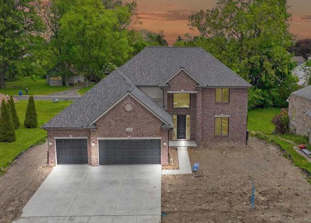 Property at 1110 Williamson Cir, Pontiac, MI 48340, 4 beds, 2.5 baths