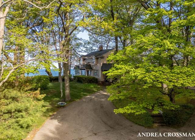 Property at 5011 Rosabelle Beach Ave, Holland, MI 49424, 3 beds, 3.5 baths