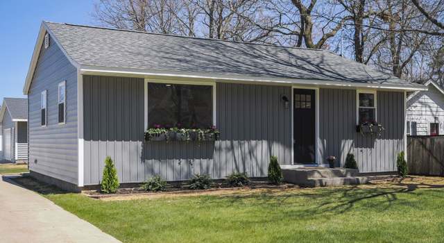 Photo of 917 Carver St, Traverse City, MI 49686