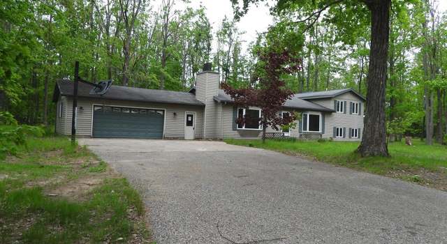 Photo of 4560 W Otsego Lake Dr, Gaylord, MI 49735