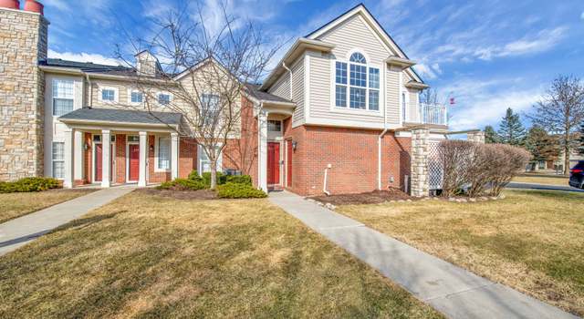 Photo of 28211 Oakmonte Cir E, New Hudson, MI 48165
