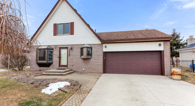 Photo of 27340 Oakcrest Dr, Brownstown, MI 48183