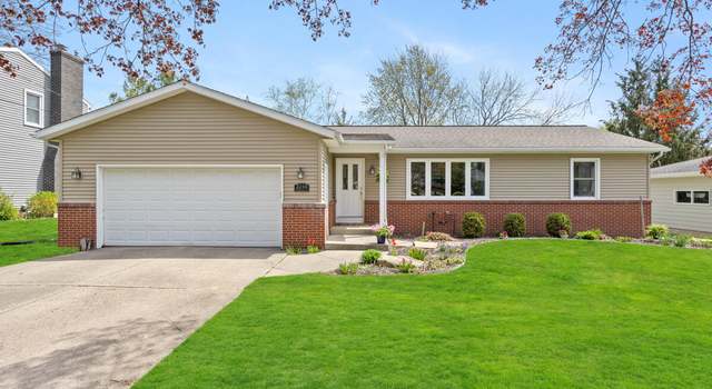 Photo of 2230 Edgewood Ave SE, Grand Rapids, MI 49546