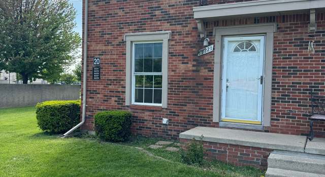 Photo of 35221 Tall Oaks Dr, Sterling Heights, MI 48312