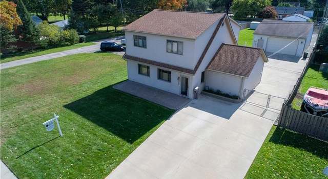 Photo of 21700 Ridgeway St, St Clair Shores, MI 48080