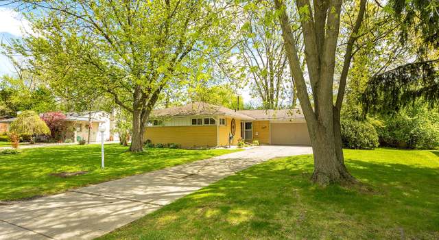 Photo of 29546 Fall River Rd, Southfield, MI 48076