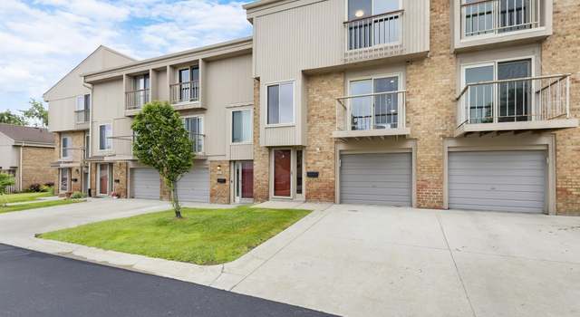 Photo of 809 Oak Brook Rdg, Rochester Hills, MI 48307