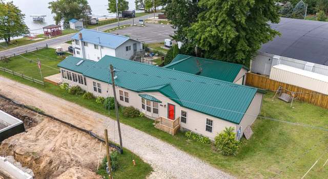 Photo of 590 N Shore Dr, Crystal, MI 48818