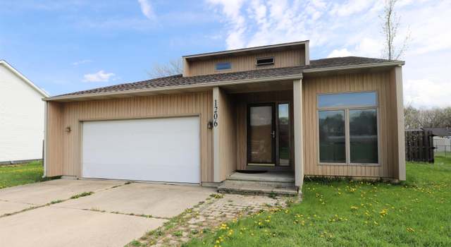 Photo of 1206 River Forest Dr, Flint, MI 48532