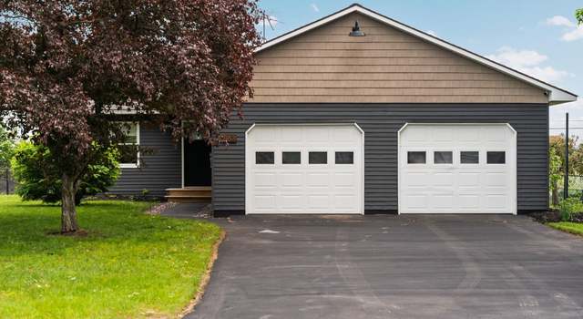 Photo of 883 Valley View Dr, Traverse City, MI 49685