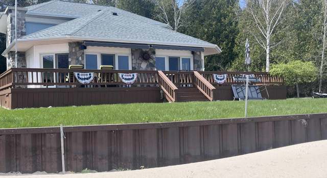 Photo of 364 Harborview Dr, Harrisville, MI 48740