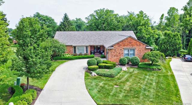 Photo of 1692 Edinborough Dr, Rochester Hills, MI 48306