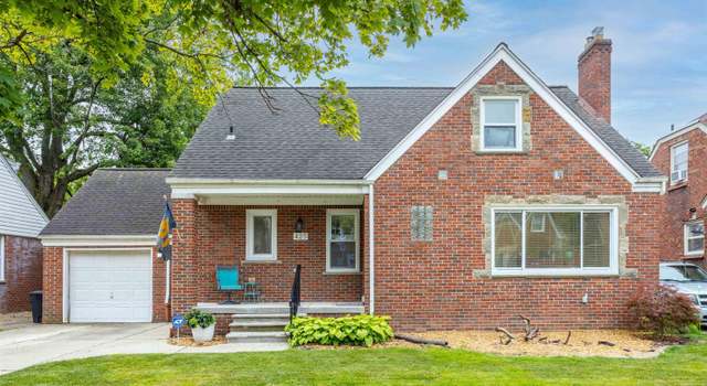 Photo of 425 Madison St, Grosse Pointe Farms, MI 48236