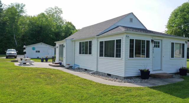 Photo of 6625 Lakeshore Rd, Lakeport, MI 48059