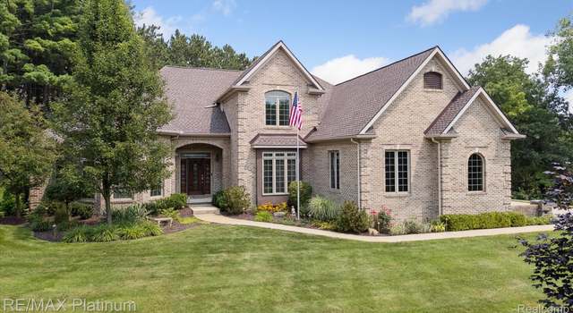 Photo of 9071 Thornapple Dr, Pinckney, MI 48169