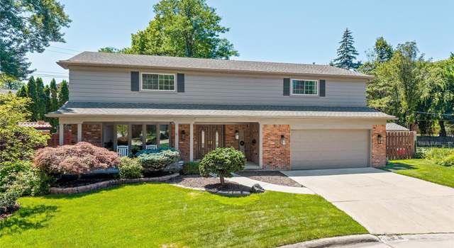 Photo of 753 Perrien Pl, Grosse Pointe Woods, MI 48236