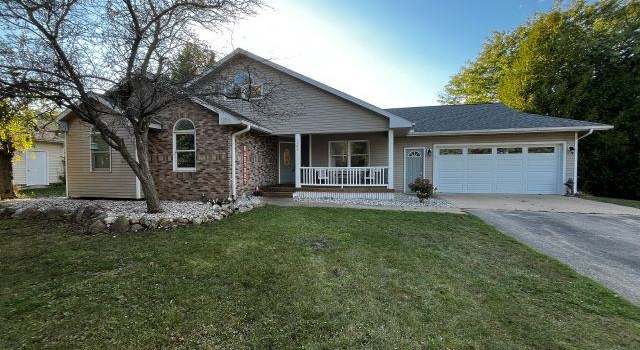Photo of 1101 Charlo St, Charlevoix, MI 49720
