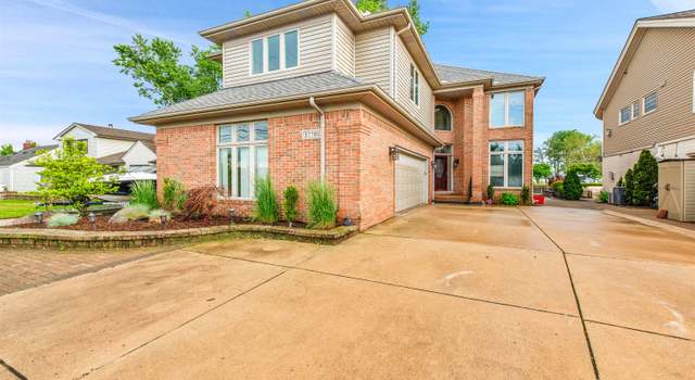 Photo of 37701 Huron Pointe Dr, Harrison Twp, MI 48045