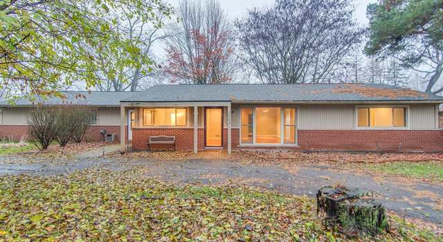 Photo of 2443 Ivanhoe Dr, West Bloomfield, MI 48324