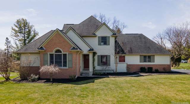 Photo of 411 Cherry Tree Ln, Rochester Hills, MI 48306