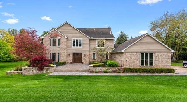 Photo of 295 Oakbridge Dr, Rochester, MI 48306