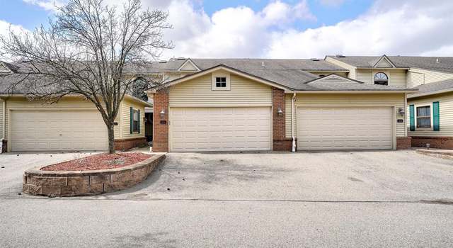 Photo of 5644 Drake Hollow Dr E, West Bloomfield Twp, MI 48322