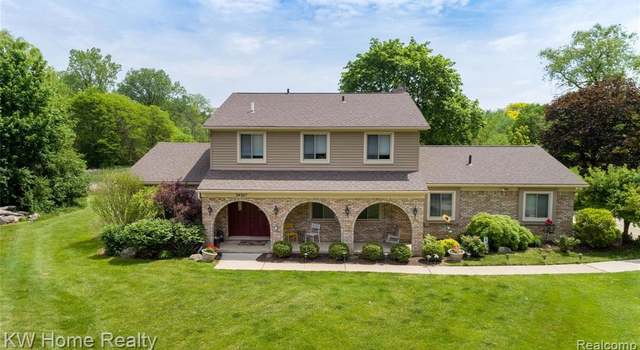 Photo of 34367 Glouster Cir, Farmington Hills, MI 48331