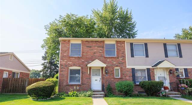 Photo of 19932 S Great Oaks Cir, Clinton Twp, MI 48036