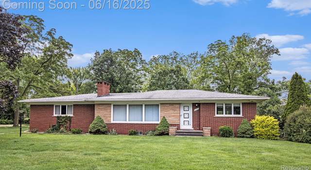 Photo of 21556 Thorofare Rd, Trenton, MI 48138