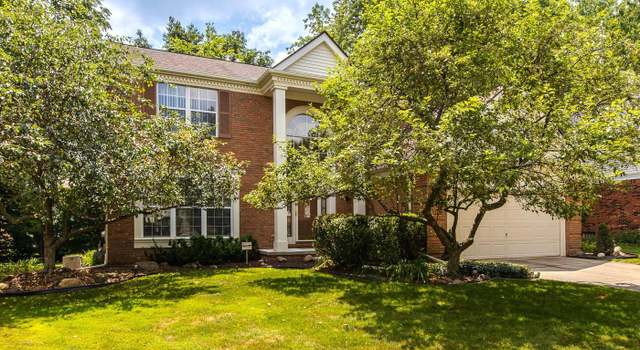 Photo of 234 Grosvenor Dr, Rochester Hills, MI 48307