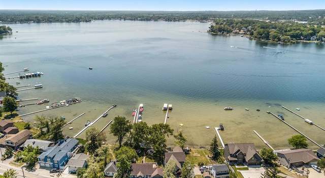 Photo of 10530 Groomes Dr, Whitmore Lake, MI 48189