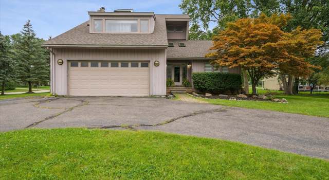 Photo of 5170 Bantry Dr, West Bloomfield, MI 48322