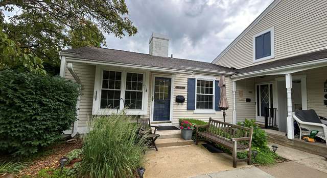 Photo of 41781 Onaway Dr, Northville, MI 48167