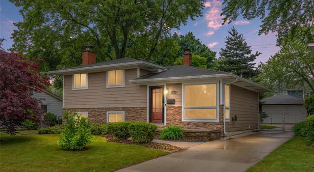 Photo of 608 Woodlawn Ave, Royal Oak, MI 48073