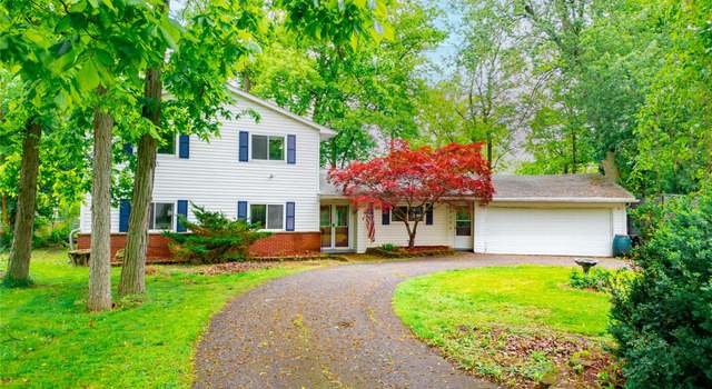 Photo of 25155 Dallas Dr, Grosse Ile, MI 48138