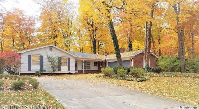 Photo of 21261 Woodhill Dr, Northville, MI 48167