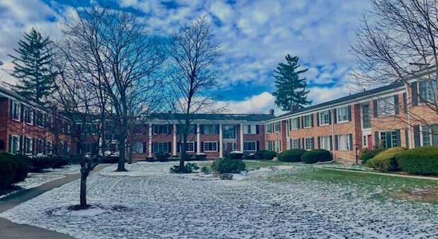 Photo of 32718 Grand River Ave Unit B23, Farmington, MI 48336