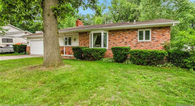 Photo of 4779 Lakeshore Rd, Fort Gratiot, MI 48059