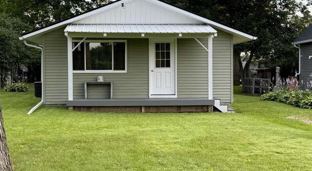 Photo of 841 E Woodlawn Dr, Columbiaville, MI 48421
