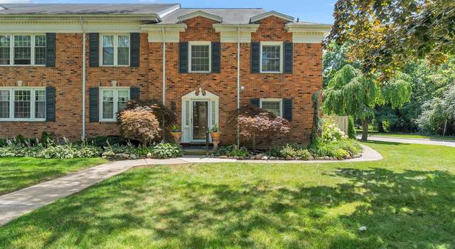 Photo of 100 Billingsgate Ct, Bloomfield Hills, MI 48301