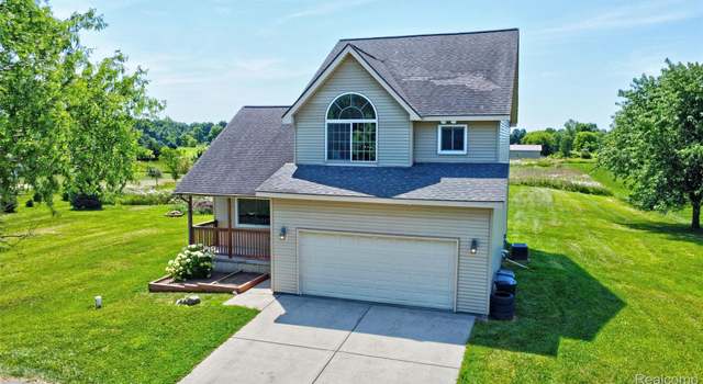 Photo of 2102 Oakwood Rd, Ortonville, MI 48462