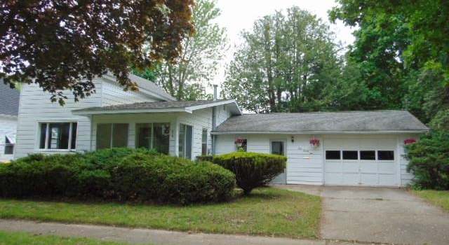 Photo of 422 E Walnut St, Alma, MI 48801