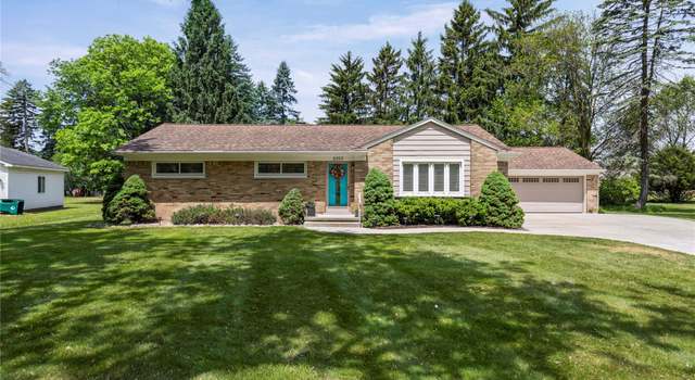 Photo of 2253 Robell Dr, Commerce Twp, MI 48390
