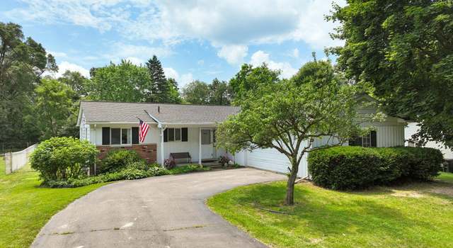 Photo of 4220 England Beach Rd, White Lake, MI 48383