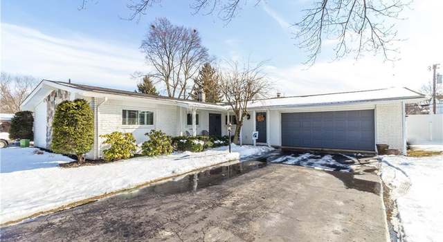 Photo of 8960 Carriage Hill Dr, Shelby Township, MI 48317