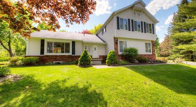 Photo of 390 Taylor Rd, Brighton, MI 48114