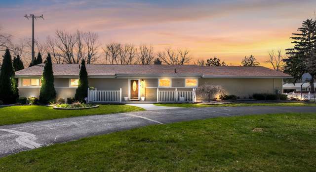 Photo of 5333 W Briarcliff Knoll Dr, West Bloomfield, MI 48322