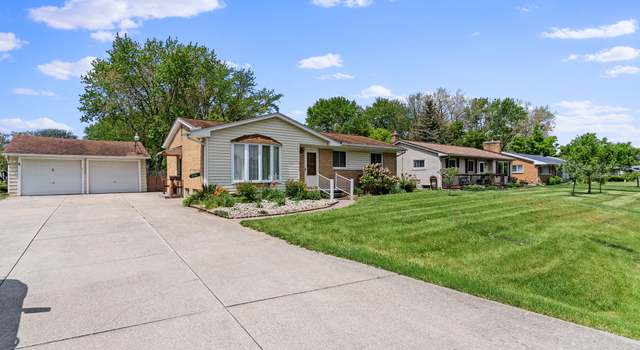 Photo of 2126 Deerfield Dr, Flint, MI 48532