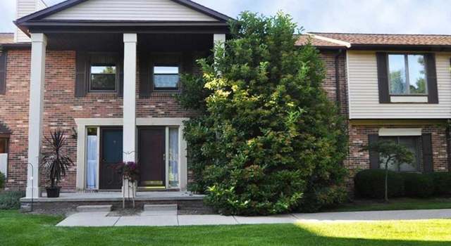 Photo of 975 Woodlane Dr, Rochester Hills, MI 48307